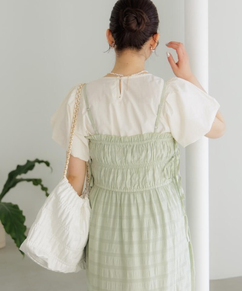 flower（フラワー）の「フェミニンパフブラウス3（シャツ/ブラウス・レディース・ベージュ/アイボリー/ネイビー・FREE）」の12枚目の写真