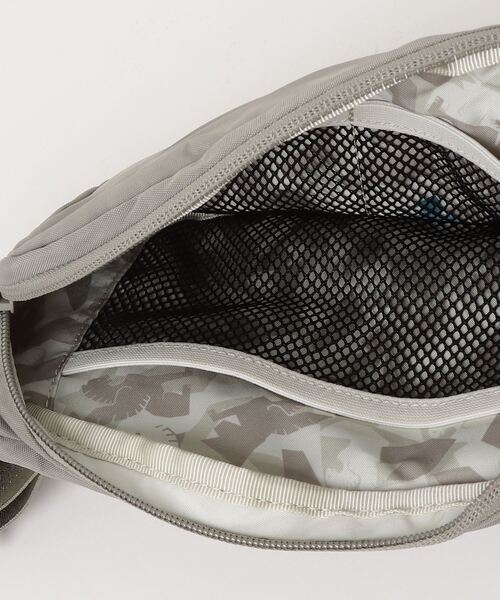 CHROME（クローム）の「［ CHROME / クローム ］SABIN 3L SLING / サビン 3L スリング 耐水 3L ボディバッグ ウェストポーチ（ボディバッグ/ウエストポーチ・レディース・ベージュ/ブラック/グレー/レッド系その他/シルバー/モスグリーン/ピンク系その他・FREE）」の14枚目の写真