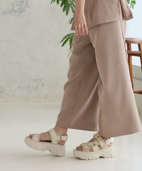 DEMETER（デメテル）の「厚底 ボリュームソール ベルクロ バックル スポーツサンダル（サンダル・レディース・ブラック×ブラック/アイボリー・S/M/L/LL）」の20枚目の写真