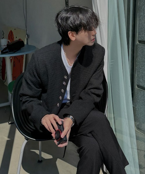ASCLO(エジュクロ)の「ASCLO 3 TAP CR Crop Tweed Jacket(ノーカラージャケット・メンズ・ブラック・FREE)」の4枚目の写真