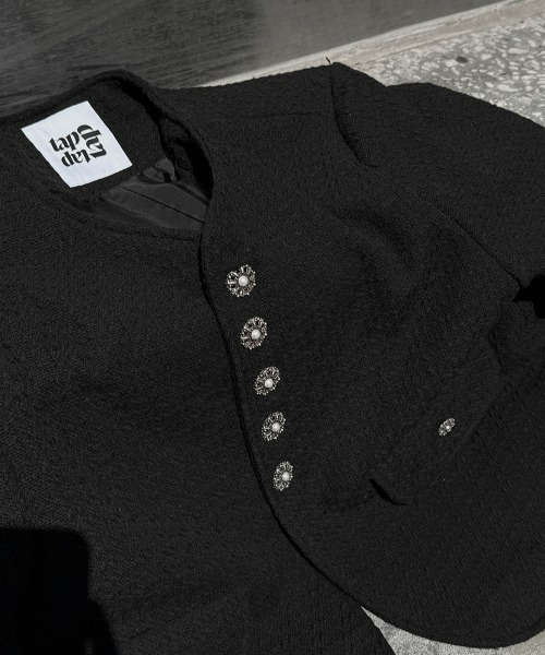 ASCLO(エジュクロ)の「ASCLO 3 TAP CR Crop Tweed Jacket(ノーカラージャケット・メンズ・ブラック・FREE)」の10枚目の写真