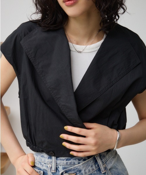 AZUL by moussy(アズールバイマウジー)の「ドロストリングギャザーシャツベスト(ベスト・レディース・ライトグレー/ブラック/ライトベージュ・FREE)」の3枚目の写真