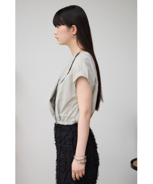 AZUL by moussy(アズールバイマウジー)の「ドロストリングギャザーシャツベスト(ベスト・レディース・ライトグレー/ブラック/ライトベージュ・FREE)」の9枚目の写真