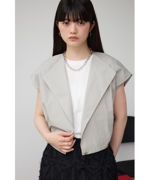 AZUL by moussy(アズールバイマウジー)の「ドロストリングギャザーシャツベスト(ベスト・レディース・ライトグレー/ブラック/ライトベージュ・FREE)」の5枚目の写真