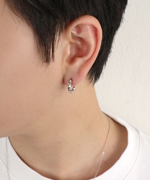 4INT.（フォイント）の「ツイスト ワンタッチ フープピアス