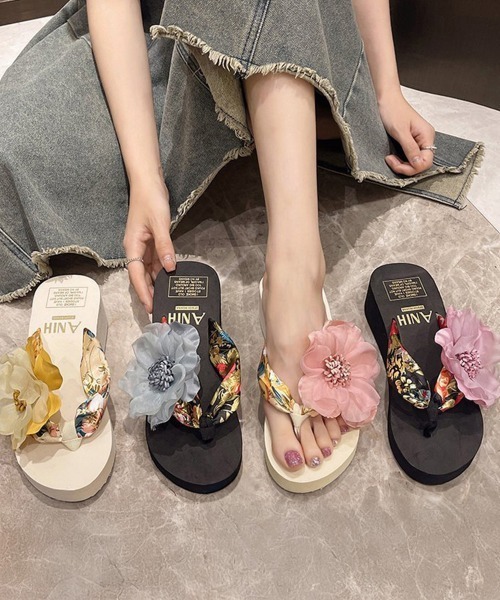 Miniministore(ミニミニストア)の「ビーチサンダル 花飾りトングサンダル厚底(サンダル・レディース・ブルー/ピンク/ライトパープル/イエロー・23.0cm/23.5cm/24.0cm/24.5cm/25.0cm)」の5枚目の写真
