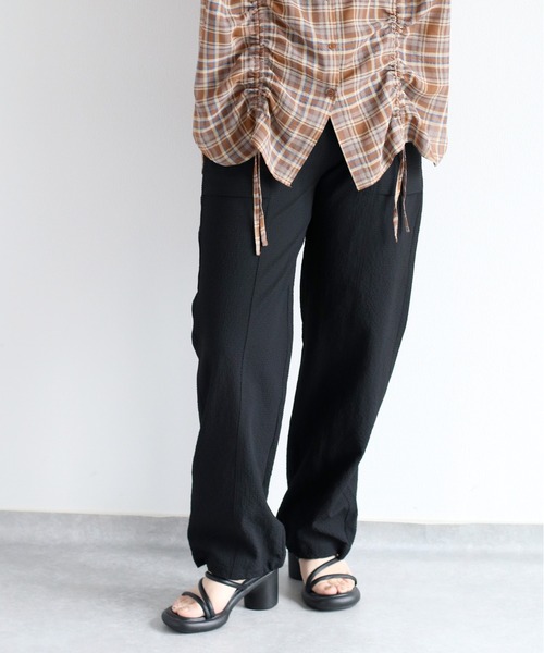 cepo（セポ）の「《吸水・速乾・イージーケア》リサイクルポリサッカーイージーパンツ（その他パンツ・レディース・ブラウン/ブラック・M）」の9枚目の写真