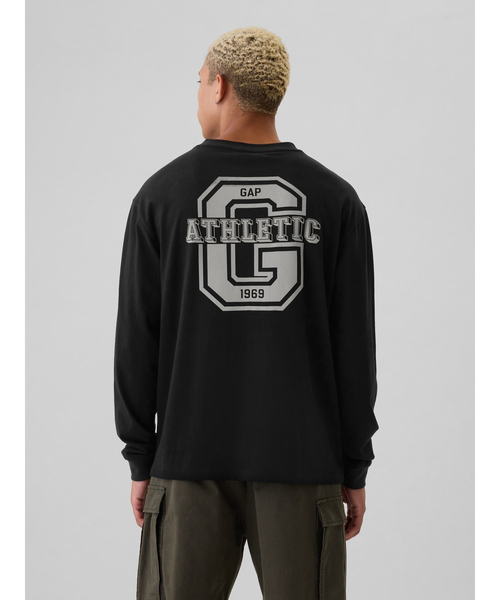 GAP（ギャップ）の「Gap Athleticロゴ グラフィック Tシャツ(ユニセックス)（Tシャツ/カットソー・メンズ・オフホワイト/ベージュ/レッド/ブルー/ブラック・S/M/XS/L/XL）」の2枚目の写真