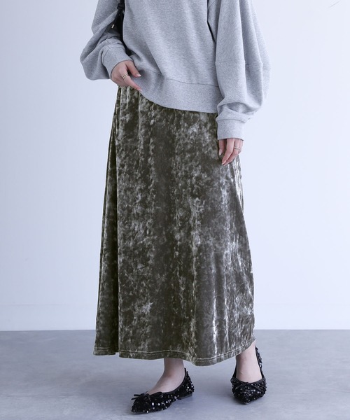 n'OrLABEL（ノアールレーベル）の「『クラッシュベロアセミフレアスカート』（スカート・レディース・チャコール/ベージュ・2/1）」の2枚目の写真