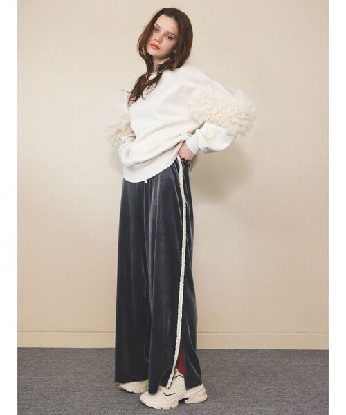 CALNAMUR（カルナムール）の「シアーフリルスウェット（スウェット・レディース・グレー/ブルー/アイボリー・FREE）」の6枚目の写真