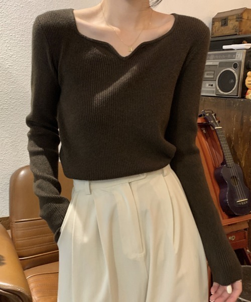 ABITOKYO(アビトーキョー)の「ハートネックリブニットトップス(ニット/セーター・レディース・ホワイト/ブラック/ベージュ/ブラウン/カーキ/アイボリー・FREE)」の1枚目の写真