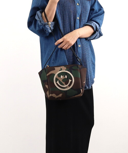 COOCO（クーコ）の「ＳＭＩＬＥＹ　ダイバー素材ショルダーバッグ（ショルダーバッグ・レディース・カモフラージュ/ベージュ/ブラック・FREE）」の3枚目の写真