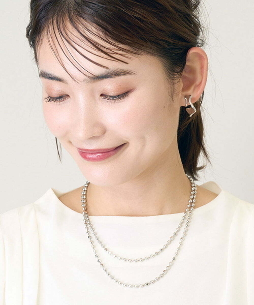 a.v.v（アーヴェヴェ）の「ボール二連マンテルネックレス（ネックレス・レディース・ゴールド/シルバー・38）」の2枚目の写真