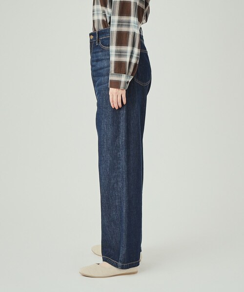 SHOO・LA・RUE（シューラルー）の「◆【洗える】大人カジュアルコーデに やわらかワイドデニムパンツ（デニムパンツ・レディース・ブルー/ネイビー・04/02/03）」の12枚目の写真