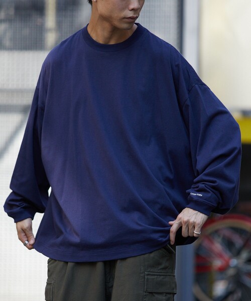 FREAK'S STORE（フリークスストア）の「限定展開 CHOW DOWN/チャウダウン ワイドシルエット ワンポイント刺繍 クルーネック ロングスリーブTシャツ（Tシャツ/カットソー・メンズ・チャコールグレー/グレー/ブラック/ホワイト/ネイビー・MEDIUM/SMALL/LARGE）」の5枚目の写真