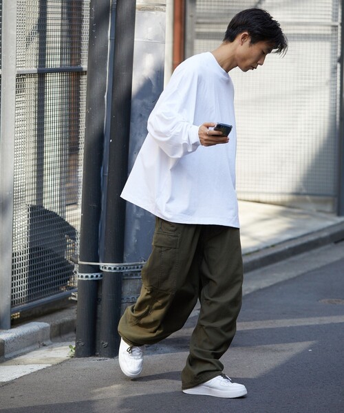 FREAK'S STORE（フリークスストア）の「限定展開 CHOW DOWN/チャウダウン ワイドシルエット ワンポイント刺繍 クルーネック ロングスリーブTシャツ（Tシャツ/カットソー・メンズ・チャコールグレー/グレー/ブラック/ホワイト/ネイビー・MEDIUM/SMALL/LARGE）」の14枚目の写真