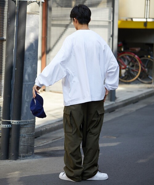 FREAK'S STORE（フリークスストア）の「限定展開 CHOW DOWN/チャウダウン ワイドシルエット ワンポイント刺繍 クルーネック ロングスリーブTシャツ（Tシャツ/カットソー・メンズ・チャコールグレー/グレー/ブラック/ホワイト/ネイビー・MEDIUM/SMALL/LARGE）」の13枚目の写真