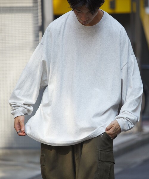 FREAK'S STORE（フリークスストア）の「限定展開 CHOW DOWN/チャウダウン ワイドシルエット ワンポイント刺繍 クルーネック ロングスリーブTシャツ（Tシャツ/カットソー・メンズ・チャコールグレー/グレー/ブラック/ホワイト/ネイビー・MEDIUM/SMALL/LARGE）」の11枚目の写真