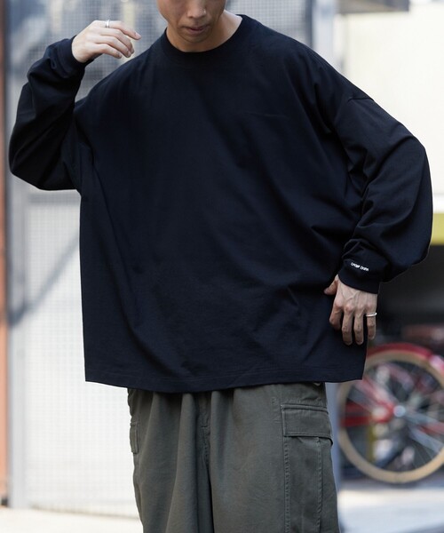 FREAK'S STORE（フリークスストア）の「限定展開 CHOW DOWN/チャウダウン ワイドシルエット ワンポイント刺繍 クルーネック ロングスリーブTシャツ（Tシャツ/カットソー・メンズ・チャコールグレー/グレー/ブラック/ホワイト/ネイビー・MEDIUM/SMALL/LARGE）」の9枚目の写真