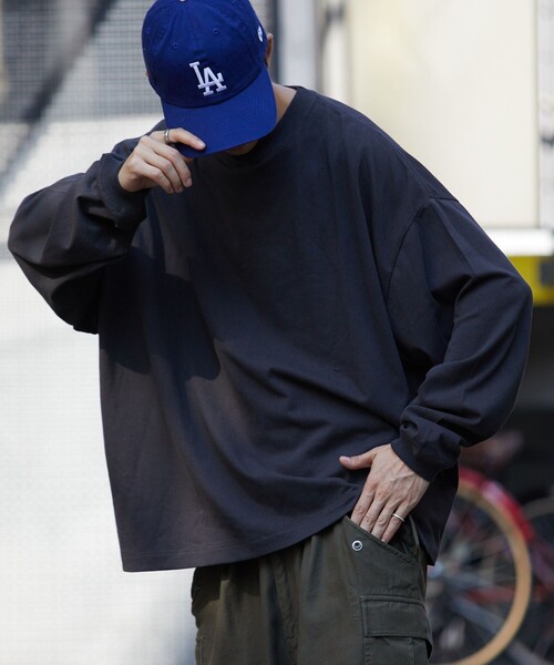 FREAK'S STORE（フリークスストア）の「限定展開 CHOW DOWN/チャウダウン ワイドシルエット ワンポイント刺繍 クルーネック ロングスリーブTシャツ（Tシャツ/カットソー・メンズ・チャコールグレー/グレー/ブラック/ホワイト/ネイビー・MEDIUM/SMALL/LARGE）」の7枚目の写真