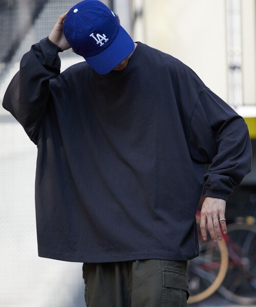 FREAK'S STORE（フリークスストア）の「限定展開 CHOW DOWN/チャウダウン ワイドシルエット ワンポイント刺繍 クルーネック ロングスリーブTシャツ（Tシャツ/カットソー・メンズ・チャコールグレー/グレー/ブラック/ホワイト/ネイビー・MEDIUM/SMALL/LARGE）」の6枚目の写真