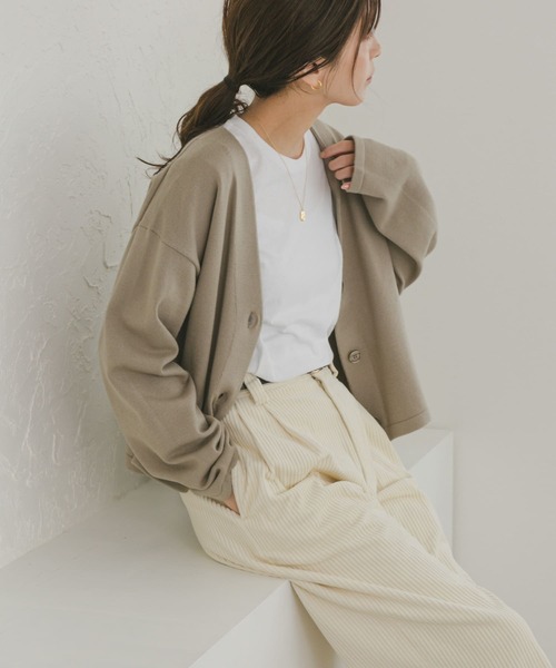 URBAN RESEARCH DOORS(アーバンリサーチドアーズ)の「『UR TECH 200日ニット』Vネックカーディガン(カーディガン/ボレロ・レディース・ブラック/ベージュ/オフホワイト/グレー/ネイビー・MEDIUM)」の4枚目の写真