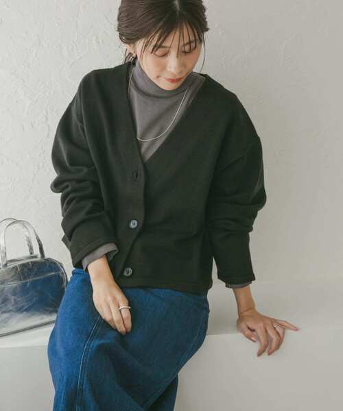 URBAN RESEARCH DOORS(アーバンリサーチドアーズ)の「『UR TECH 200日ニット』Vネックカーディガン(カーディガン/ボレロ・レディース・ブラック/ベージュ/オフホワイト/グレー/ネイビー・MEDIUM)」の3枚目の写真