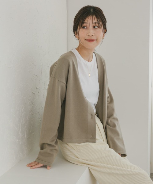 URBAN RESEARCH DOORS(アーバンリサーチドアーズ)の「『UR TECH 200日ニット』Vネックカーディガン(カーディガン/ボレロ・レディース・ブラック/ベージュ/オフホワイト/グレー/ネイビー・MEDIUM)」の14枚目の写真