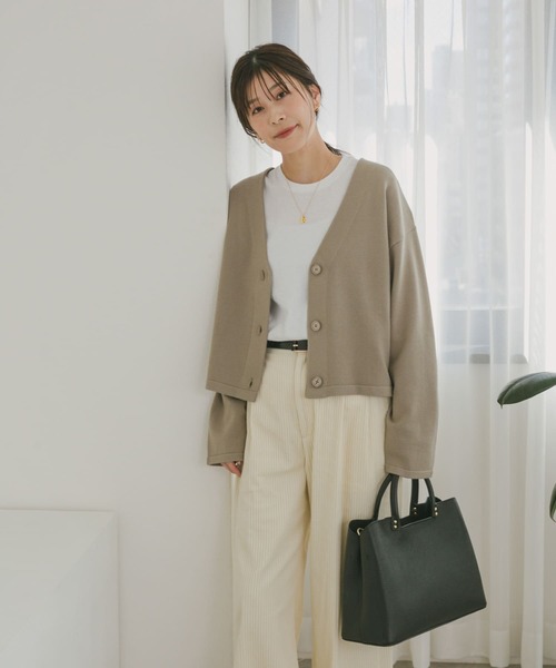 URBAN RESEARCH DOORS(アーバンリサーチドアーズ)の「『UR TECH 200日ニット』Vネックカーディガン(カーディガン/ボレロ・レディース・ブラック/ベージュ/オフホワイト/グレー/ネイビー・MEDIUM)」の19枚目の写真