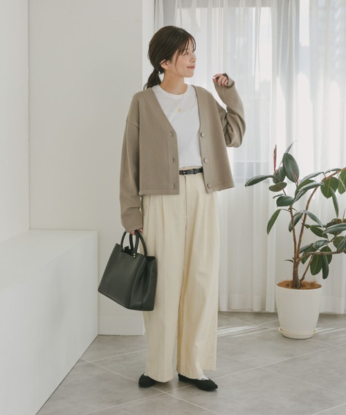 URBAN RESEARCH DOORS(アーバンリサーチドアーズ)の「『UR TECH 200日ニット』Vネックカーディガン(カーディガン/ボレロ・レディース・ブラック/ベージュ/オフホワイト/グレー/ネイビー・MEDIUM)」の20枚目の写真