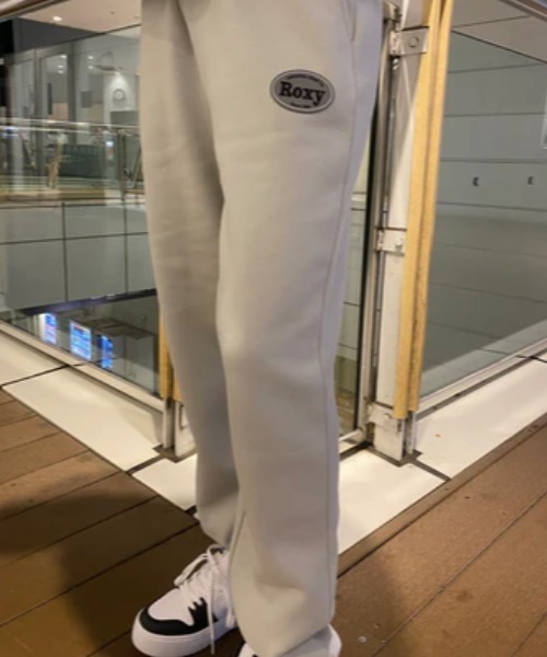 ROXY(ロキシー)の「JIVY PANTS/ロキシーワンポイントロゴスウェットパンツ(スウェットパンツ・レディース・ブルー/グレー/ブラック・MEDIUM/SMALL/LARGE)」の2枚目の写真