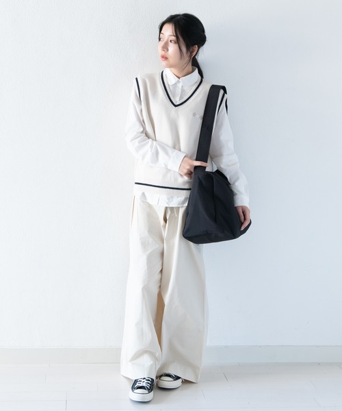 LOSUCA(ロスカ)の「ワンポイント刺繍入りラインVネックニットベスト / ワンポイント カレッジ スクール レトロ トラッド シティガール(ニット/セーター・レディース・オフホワイト/ネイビー/ベージュ・FREE)」の8枚目の写真