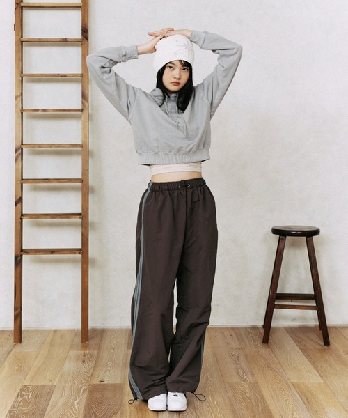 FCMM(エフシーエムエム)の「RHINSTONE CROP HOODIE/ラインストーンクロップフーディ(パーカー・レディース・ブラック/ライトブルー/グリーン・SMALL/MEDIUM)」の13枚目の写真