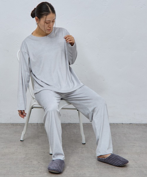 COLONY 2139(コロニートゥーワンスリーナイン)の「ベロア風パジャマ(ルームウェア/パジャマ・レディース・ブラック/モカ/グレー・FREE)」の3枚目の写真