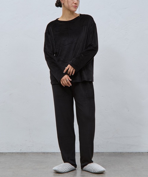 COLONY 2139(コロニートゥーワンスリーナイン)の「ベロア風パジャマ(ルームウェア/パジャマ・レディース・ブラック/モカ/グレー・FREE)」の2枚目の写真