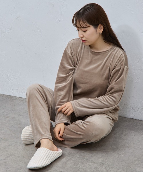 COLONY 2139(コロニートゥーワンスリーナイン)の「ベロア風パジャマ(ルームウェア/パジャマ・レディース・ブラック/モカ/グレー・FREE)」の1枚目の写真