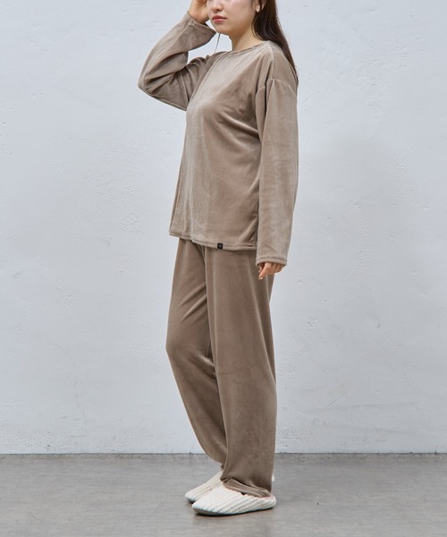 COLONY 2139(コロニートゥーワンスリーナイン)の「ベロア風パジャマ(ルームウェア/パジャマ・レディース・ブラック/モカ/グレー・FREE)」の17枚目の写真