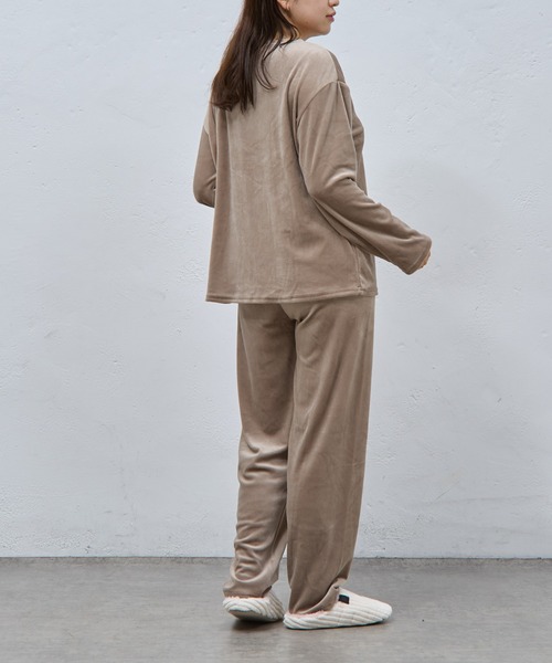 COLONY 2139(コロニートゥーワンスリーナイン)の「ベロア風パジャマ(ルームウェア/パジャマ・レディース・ブラック/モカ/グレー・FREE)」の18枚目の写真