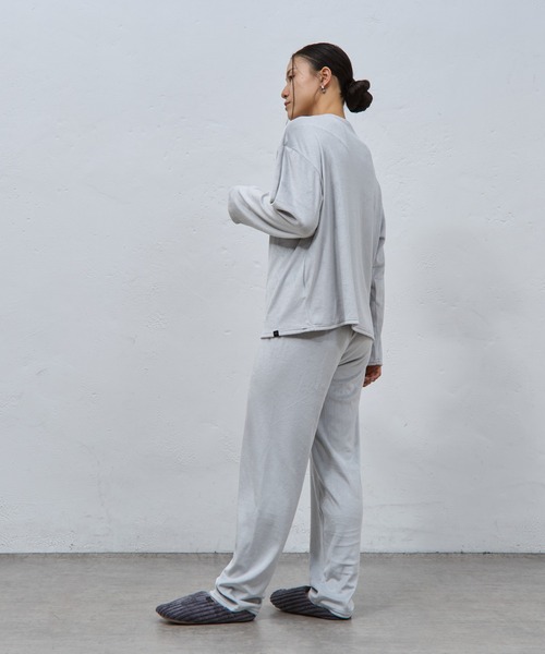 COLONY 2139(コロニートゥーワンスリーナイン)の「ベロア風パジャマ(ルームウェア/パジャマ・レディース・ブラック/モカ/グレー・FREE)」の13枚目の写真