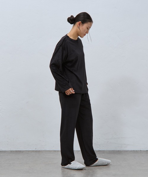 COLONY 2139(コロニートゥーワンスリーナイン)の「ベロア風パジャマ(ルームウェア/パジャマ・レディース・ブラック/モカ/グレー・FREE)」の7枚目の写真