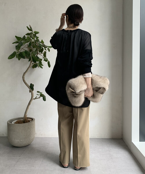 DouDou(ドゥドゥ)の「【WEB限定】バック切替オーバーサイズチュニック(ニット/セーター・レディース・グレー/ブラック/ネイビー・FREE)」の5枚目の写真