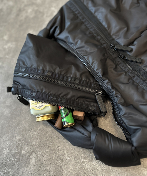 LeSportsac(レスポートサック)の「別注【LeSportsac×JOURNAL STANDARD】 Ex cosmetic clutch(ポーチ・レディース・ブラック/カーキ・FREE)」の2枚目の写真