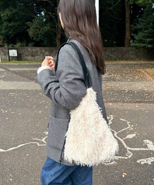 fredy emue（フレディエミュ）の「フェザーワンハンドルドロストバッグ（ハンドバッグ・レディース・ライトグレー/アイボリー・FREE）」の3枚目の写真