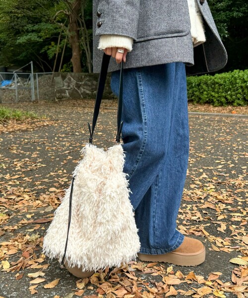 fredy emue（フレディエミュ）の「フェザーワンハンドルドロストバッグ（ハンドバッグ・レディース・ライトグレー/アイボリー・FREE）」の6枚目の写真