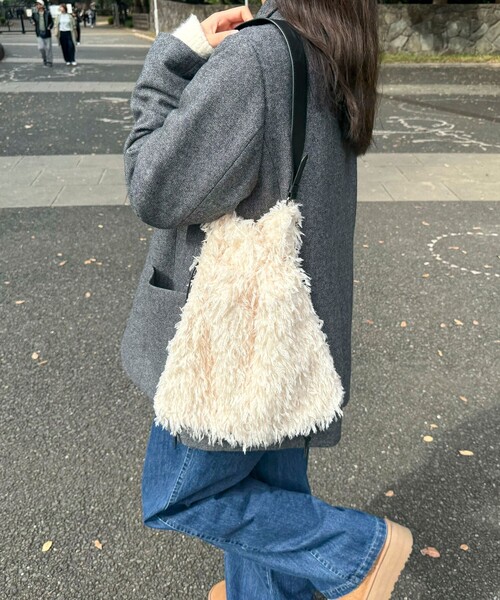 fredy emue（フレディエミュ）の「フェザーワンハンドルドロストバッグ（ハンドバッグ・レディース・ライトグレー/アイボリー・FREE）」の7枚目の写真