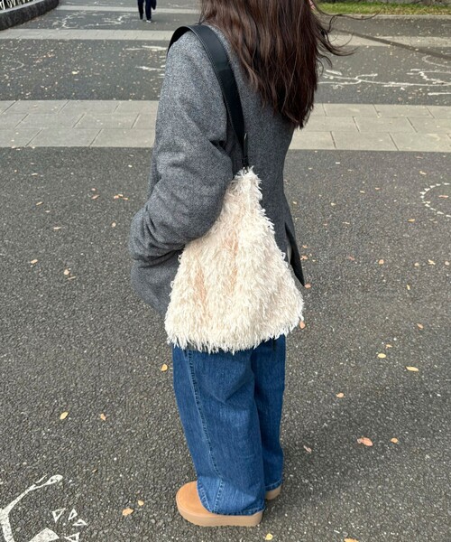 fredy emue（フレディエミュ）の「フェザーワンハンドルドロストバッグ（ハンドバッグ・レディース・ライトグレー/アイボリー・FREE）」の8枚目の写真