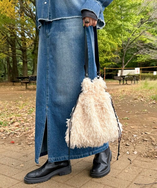 fredy emue（フレディエミュ）の「フェザーワンハンドルドロストバッグ（ハンドバッグ・レディース・ライトグレー/アイボリー・FREE）」の9枚目の写真