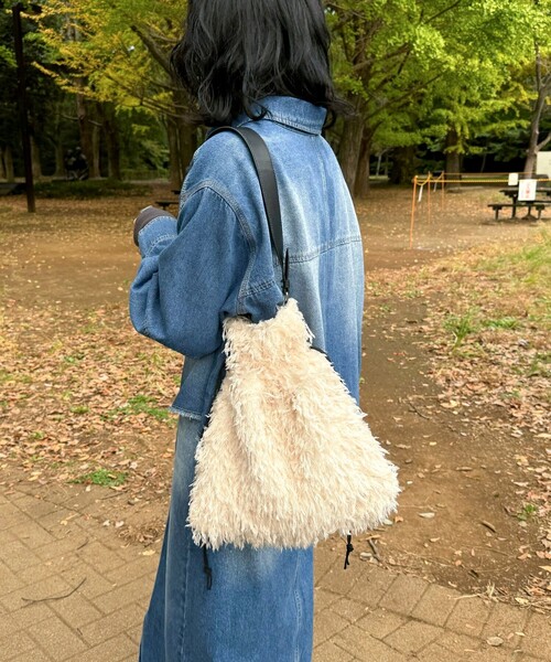 fredy emue（フレディエミュ）の「フェザーワンハンドルドロストバッグ（ハンドバッグ・レディース・ライトグレー/アイボリー・FREE）」の11枚目の写真