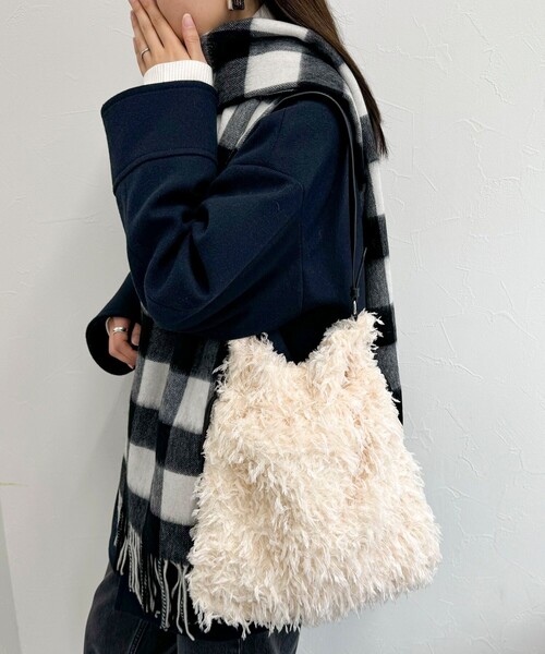 fredy emue（フレディエミュ）の「フェザーワンハンドルドロストバッグ（ハンドバッグ・レディース・ライトグレー/アイボリー・FREE）」の12枚目の写真