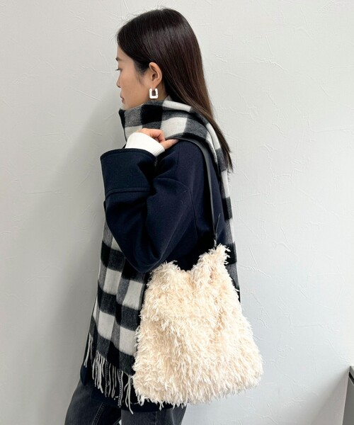 fredy emue（フレディエミュ）の「フェザーワンハンドルドロストバッグ（ハンドバッグ・レディース・ライトグレー/アイボリー・FREE）」の13枚目の写真